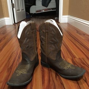 Boys cowboys boots 4.5 with leather belt boot barn